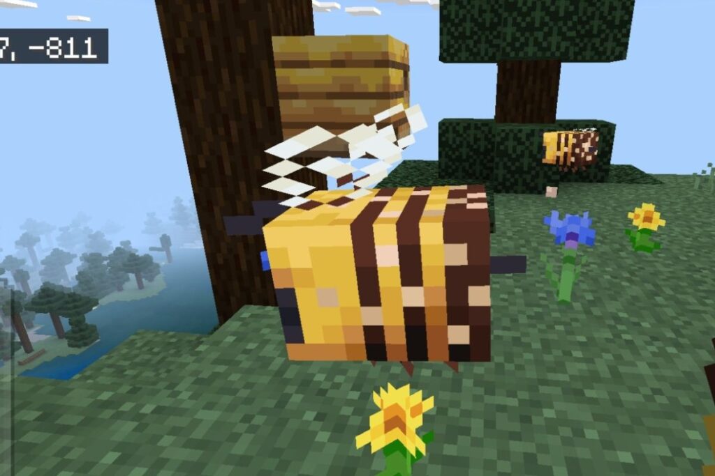 zoomed image of a bee in minecraft